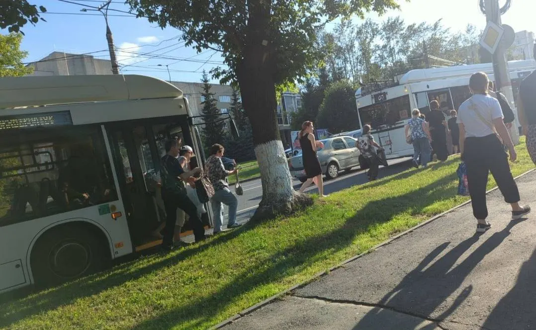 В Чебоксарах зафиксирована остановка троллейбусов — причины пока неизвестны.