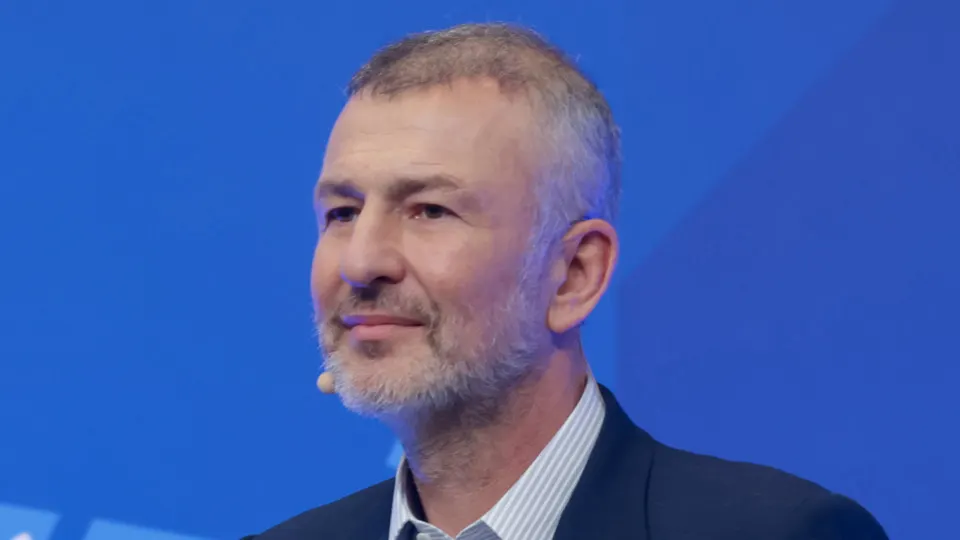 Андрей Мельниченко избежал национализации энергетической компании СИБЭКО, согласившись перевести 32 млрд рублей в образовательный центр «Сириус». Генпрокуратура отозвала иск после мирного соглашения сторон.