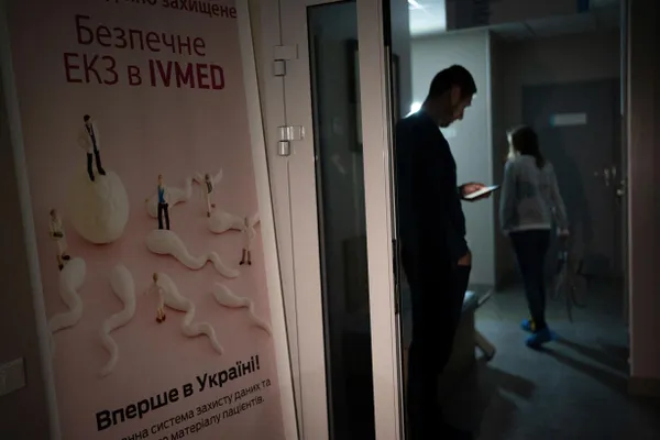 Депутаты приняли закон, который расширяет программу бесплатной медицинской помощи: вспомогательные репродуктивные технологии, включая ЭКО, станут доступными для супруг и вдов погибших участников боевых действий и женщин‑ветеранов с инвалидностью.