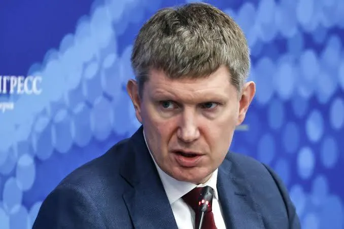 Минэкономразвития утвердило новые правила: с 1 сентября 2026 года крупные гостиницы обязаны принимать постояльцев при подтверждении личности через государственный мессенджер даже при отсутствии паспорта. Операторы цифровых сервисов помогут с подключением.
