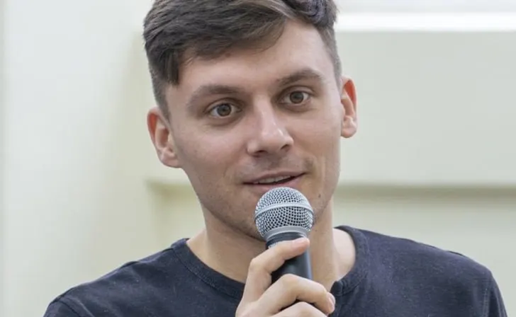 Психолог и общественный активист Иван Звягин требует удалить свою «персональную карточку» с виртуальной выставки Минюста. В иске он указывает на умаление достоинства, профессиональную дискриминацию, превышение полномочий и нарушение презумпции невиновности.