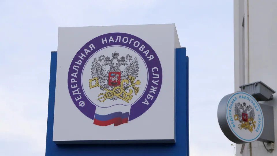 Налоговые органы направляют письма гражданам, особенно в Москве, с требованием пояснить источники средств на покупку недвижимости и автомобилей. На фоне дефицита бюджета и роста наличных расчётов проверки участились.