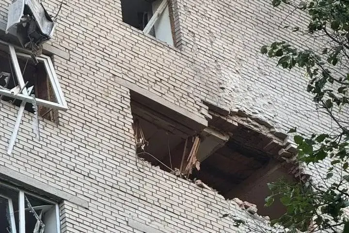 Ночью 13 июля в поселке Пионерский Истринского округа после падения беспилотника погибли три человека, ещё пятеро получили ранения, сообщили власти; также загорелись пять частных домов.