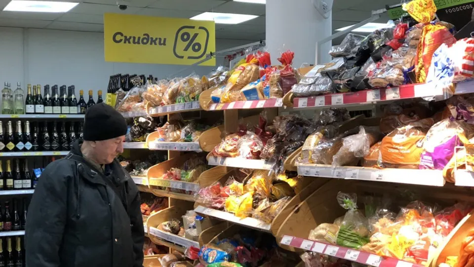 С нового года власти смогут отслеживать движение цен на продукты и услуги, включённые в корзину инфляции, на всех этапах — от производителя или импортёра до полки в магазине. Данные для анализа будет предоставлять Федеральная налоговая служба.