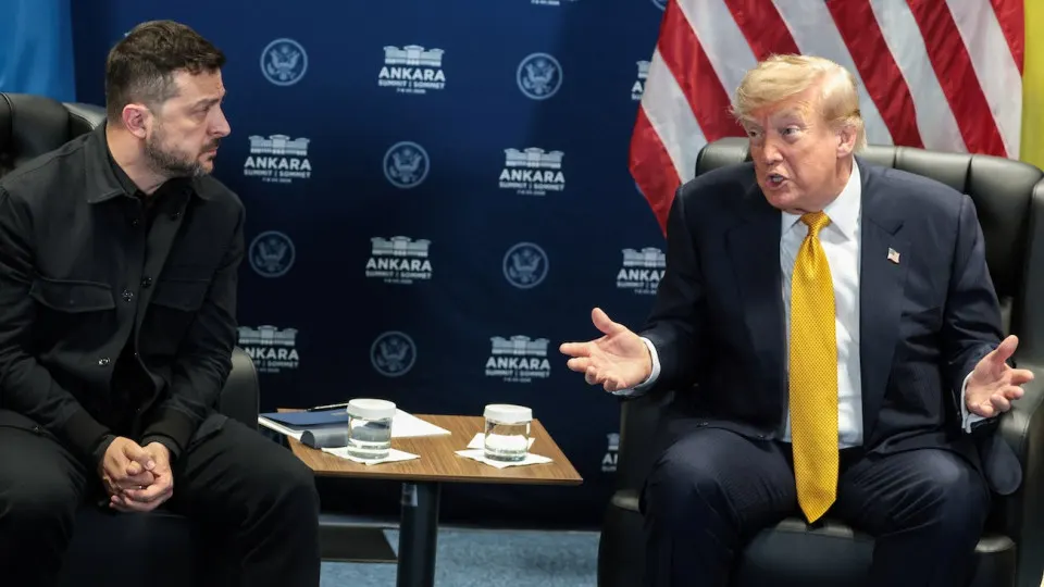 На саммите НАТО в Анкаре Дональд Трамп заявил, что поддерживает удары Украины по нефтеперерабатывающим заводам, оборонным предприятиям и магистральным трубопроводам вглуби Российской Федерации и назвал это «эскалацией, которая может помочь привести к завершению войны». За последний год число таких атак резко выросло.