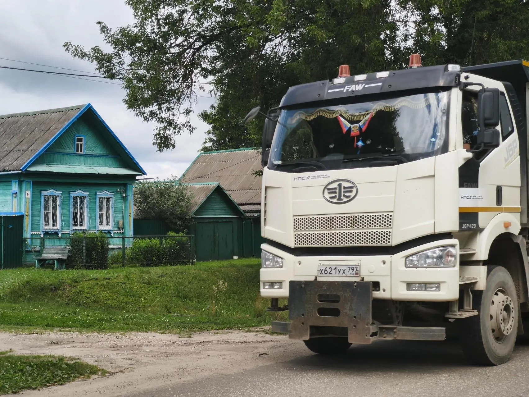 Жители близлежащих населённых пунктов сталкиваются с выкупом жилья и угрозой соседства с поездами на фоне подготовки новой магистрали.