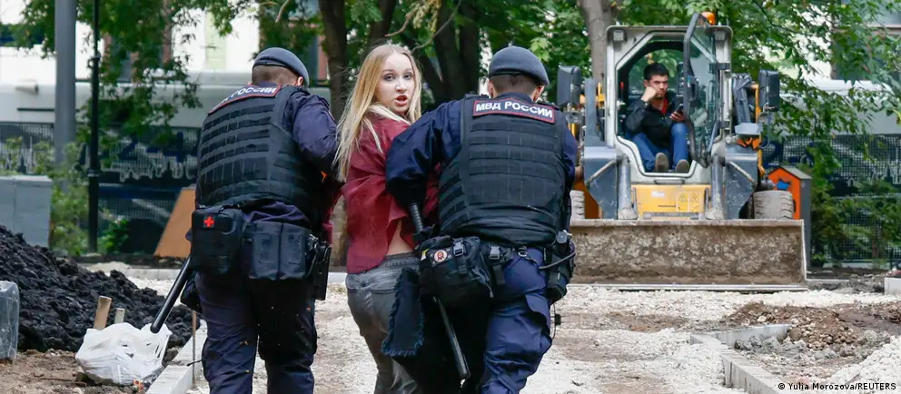 Перед зданием Верховного суда задержали десятки протестующих; суд рассматривает апелляцию партии на недопуск её списка к выборам в Госдуму.