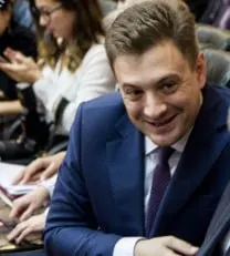 Коммунист Георгий Камнев попросил Минпромторг снизить цены на автомобили «АвтоВАЗа» внутри России, указав, что за рубежом LADA стоит дешевле.