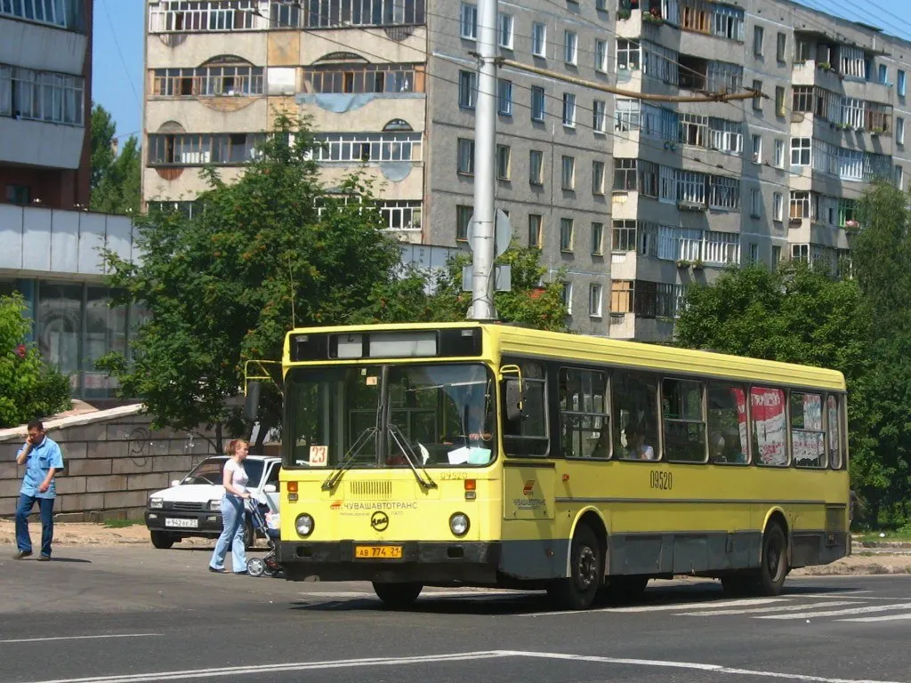 УФАС Чувашии приостановил конкурс на перевозку по маршруту №23; обсуждаются требования к году выпуска автобусов и влияние на участие перевозчиков.