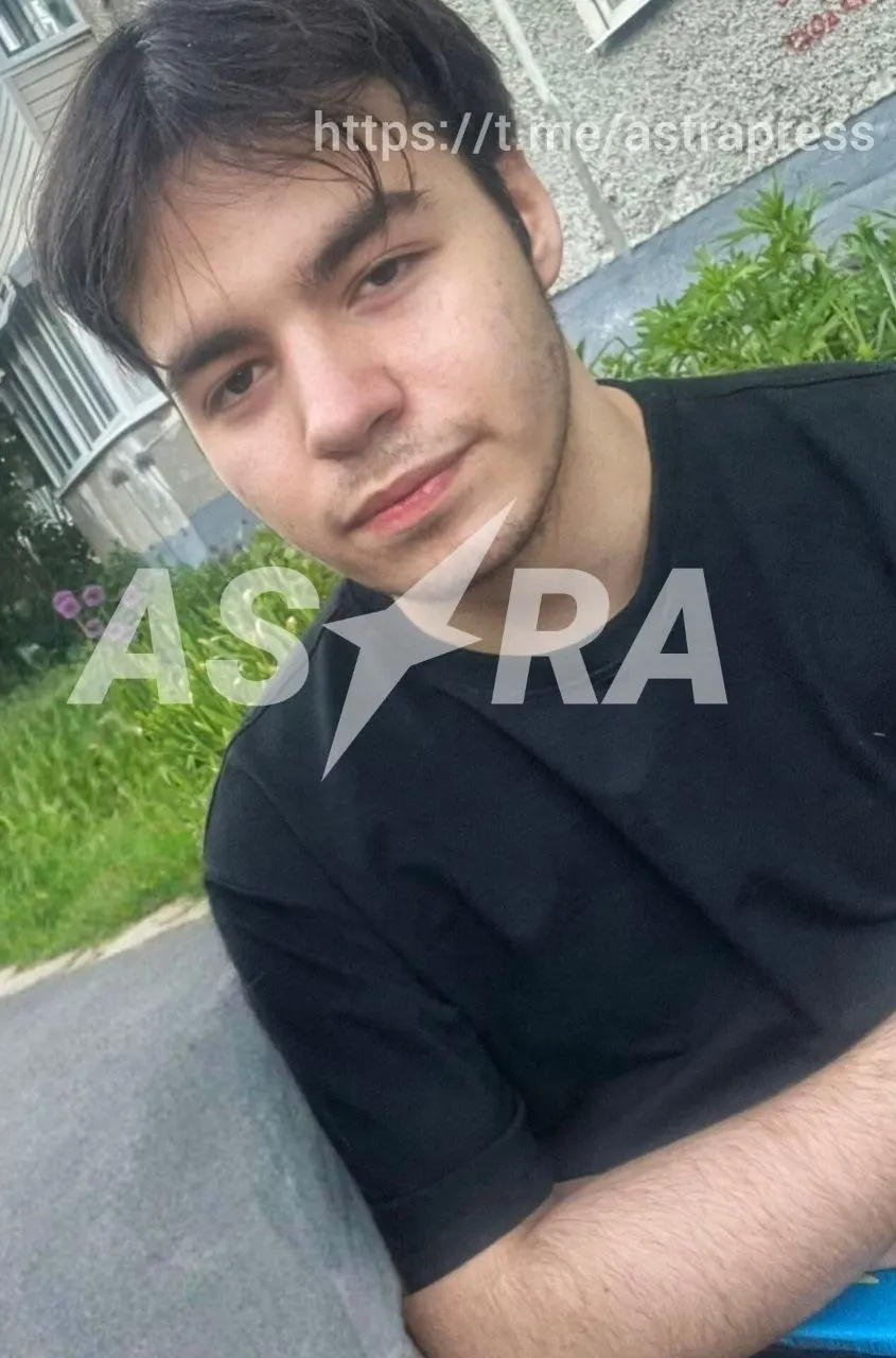 Гражданский близкий родственник утверждает, что молодого человека задерживали полицейские и заставляли подписать контракт, после чего он исчез.