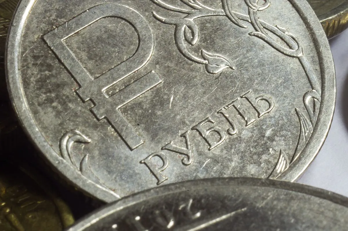 Ожидается увеличение МРОТ до 28 935 рублей к 2027 году, примерно на 6,8% выше текущего уровня; далее планируется довести минимальную оплату до 35 000 рублей к 2030 году.