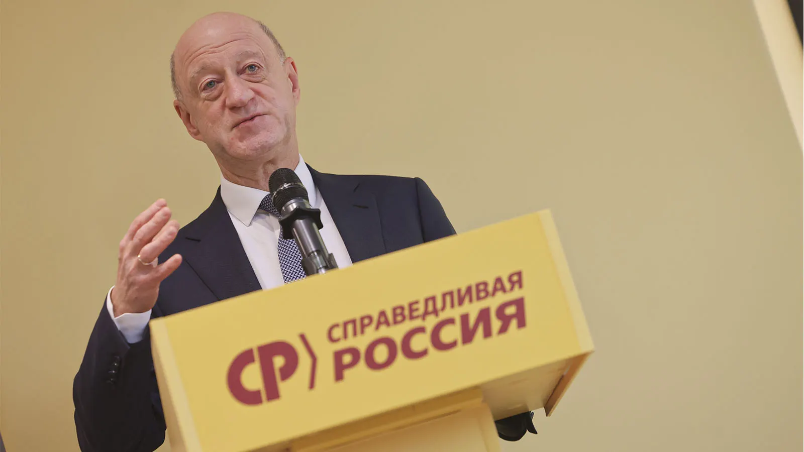 Внутри партии обсуждают кадровые перестановки после травмы лидера Миронова и возможную смену руководства.