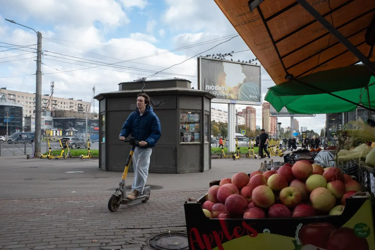 Освещаем главные события в Петербурге, Ленобласти и на федеральном уровне: исчезновение чиновника на войне, ДТП под Санкт-Петербургом, приговоры и санкции, а также последствия обстрелов в Киеве.