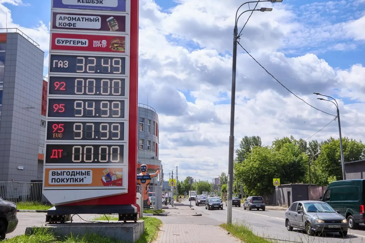 ФАС инициирует проверки цен на бензин и дизельное топливо на фоне заметного роста розничных цен. Регулятор констатирует активизацию дел и предупреждений по регионам, включая Калмыкию.