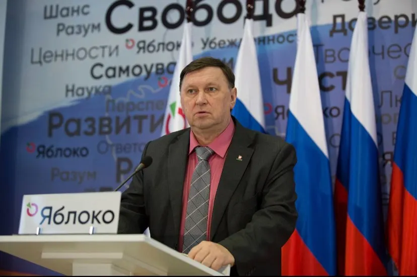 Накануне и в ближайшие дни суды отменили регистрацию кандидатов от оппозиции в Москве и Екатеринбурге; всего снято около 41 человека.