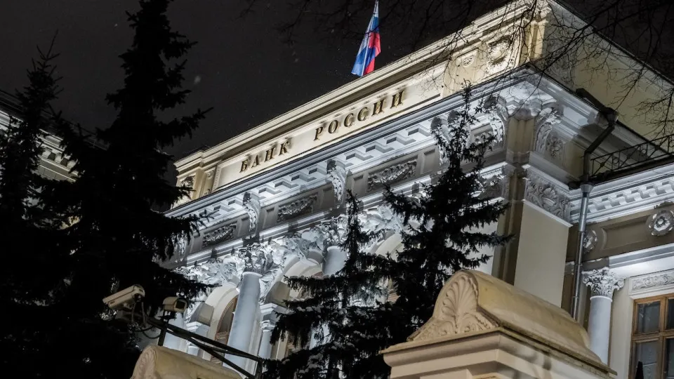 Центральный банк России расширяет механизм уведомления о лицах, фактически управляющих банками и другими финансовыми организациями, включая теневых руководителей.