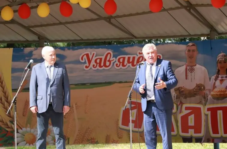 Региональная политика Новочебоксарска: коалиционные сигналы между Единая Россия и Справедливая Россия, кадровые перестановки и призыв к активному участию в выборах.