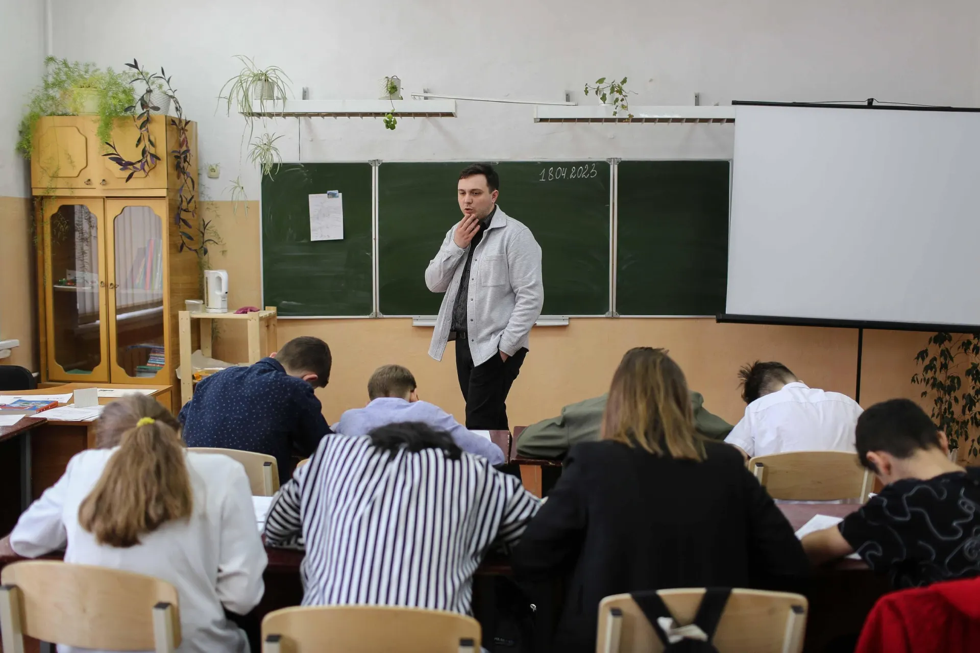 Минпросвещения добавило в учебный план дополнительный час истории; причины и реакции обсуждают по всей России.