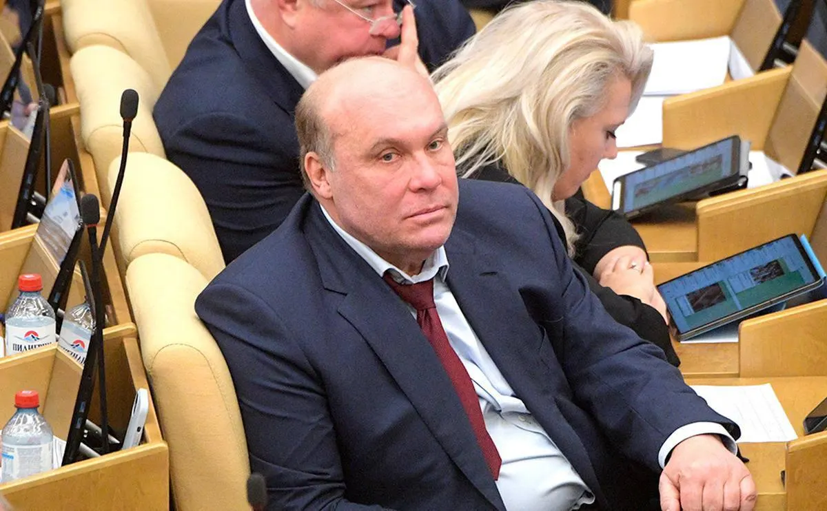 Депутат Андрей Колесник назвал сообщения о возможной мобилизации слухами и указал, что подобную информацию распространяют иностранные спецслужбы, чтобы запугать россиян.