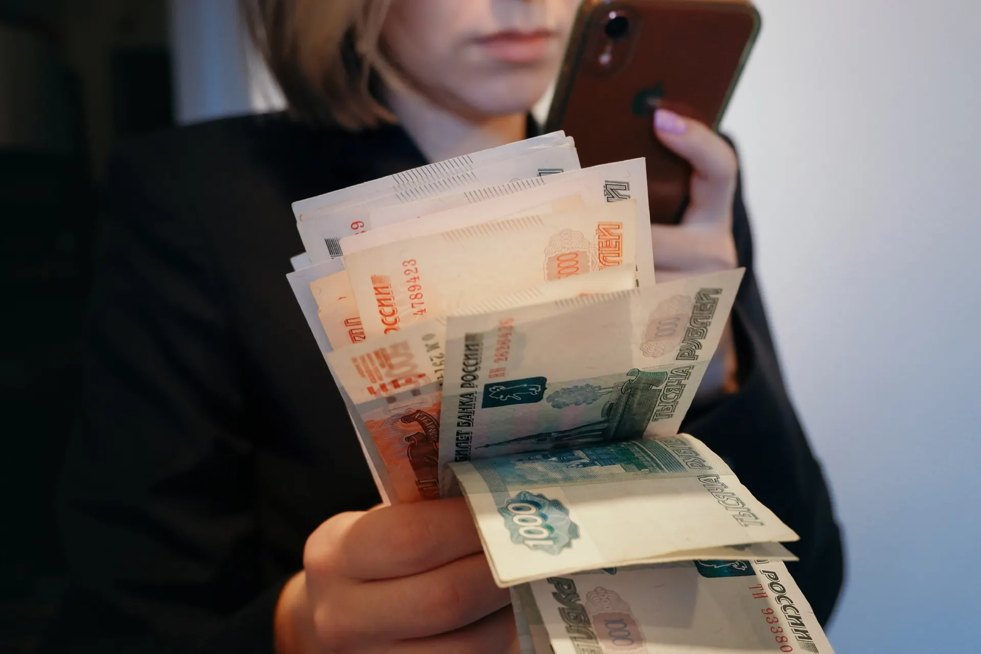 Разбираемся, почему развитие экономики России тормозит не дорогие кредиты, а комплекс факторов.