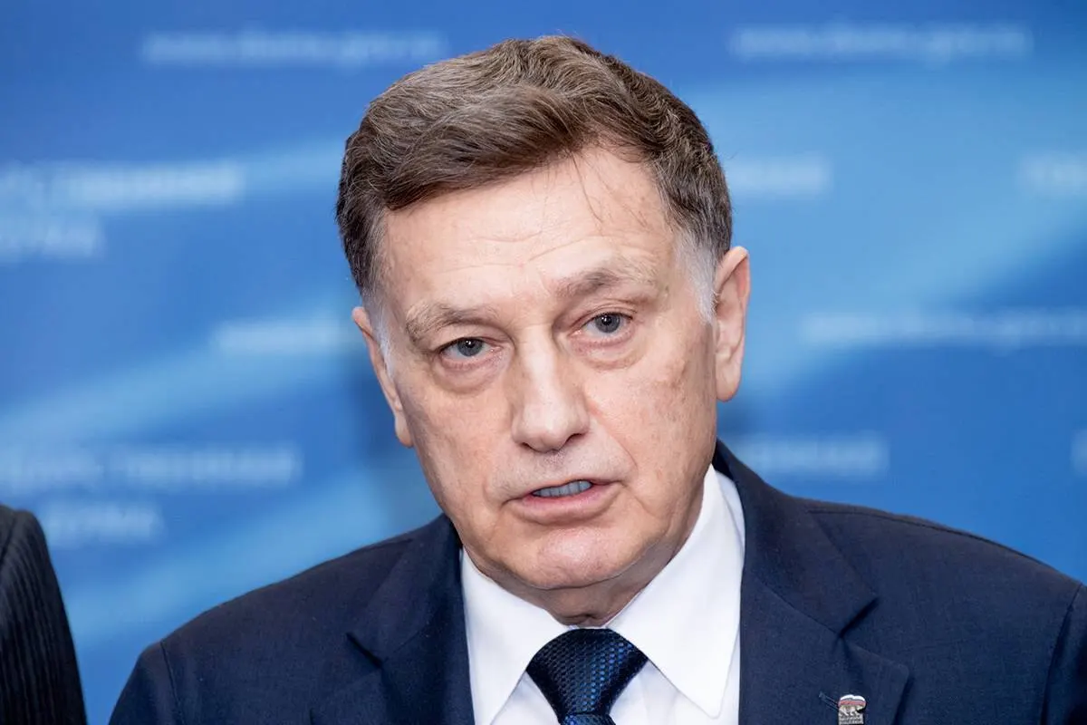 После изменений в списке от Чувашии в Госдуму прошёл Вячеслав Макаров — бывший председатель ЗС Петербурга. В открытых данных отмечаются крупные перелёты на бизнес-джетах и ряд зарубежных маршрутов.