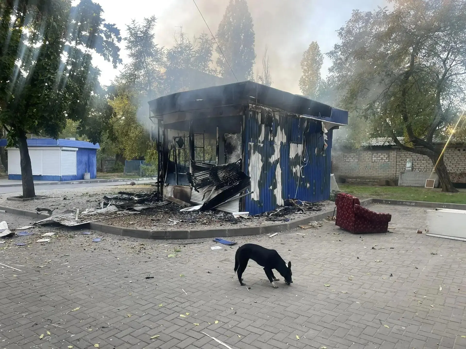 За ночь в стране зафиксированы атаки беспилотников, основной удар пришёлся на центр страны. Сообщают о жертвах, раненых и возгорании магазина.