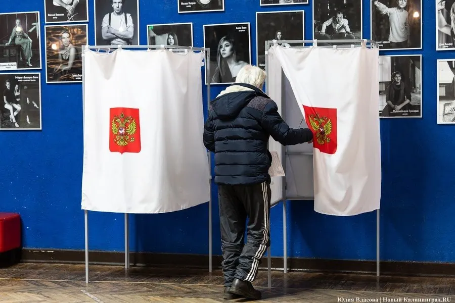 Обсуждается возможность расхождения сроков выборов Государственной Думы и региональных кампаний; эксперты отмечают снижение нагрузки на избиркомы и необходимость поправок.